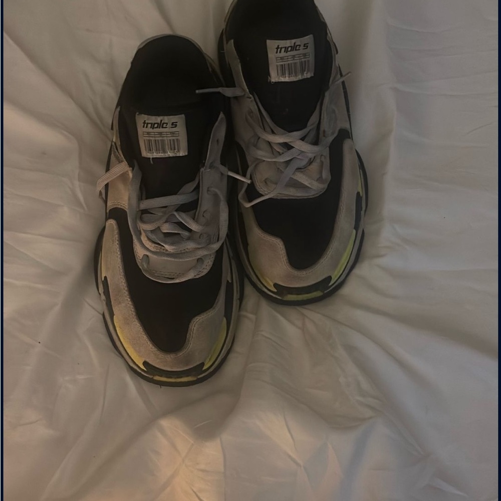 Triple S Volt Balenciagas